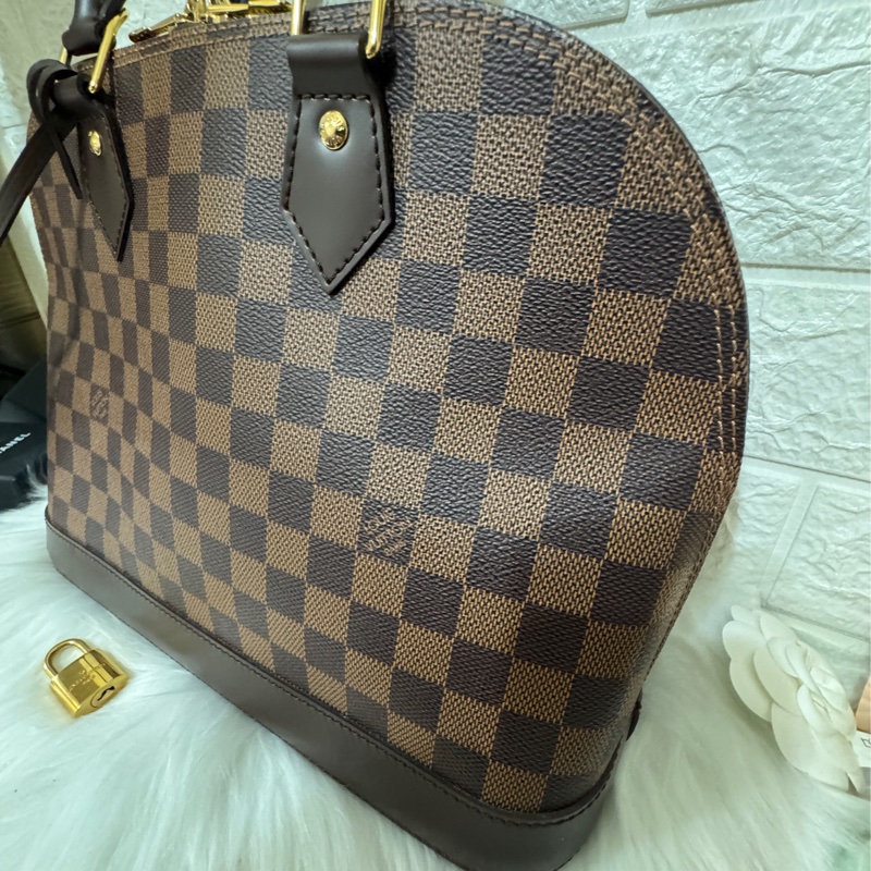 LV 咖格咖牛皮 Alma PM手提貝殼包-6