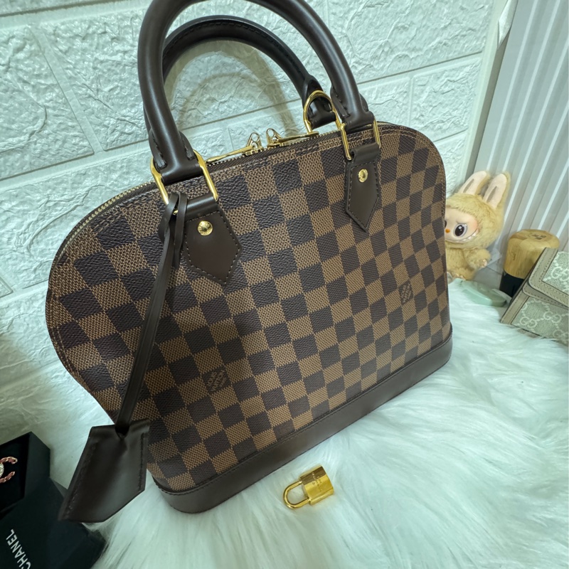 LV 咖格咖牛皮 Alma PM手提貝殼包-7