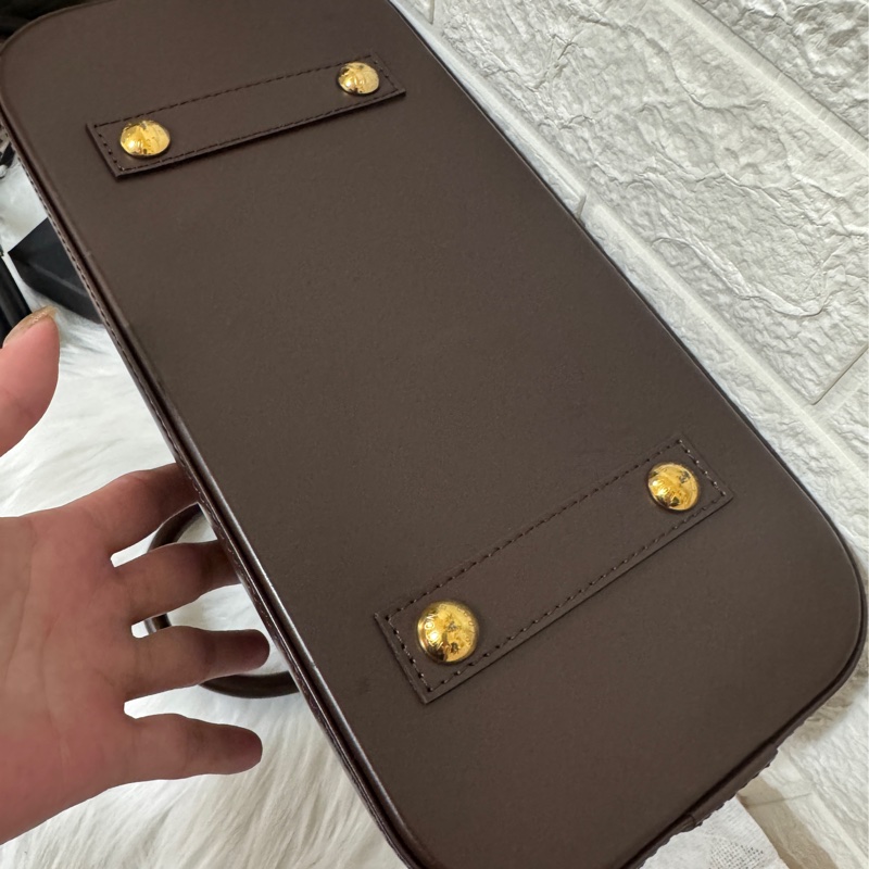 LV 咖格咖牛皮 Alma PM手提貝殼包-13