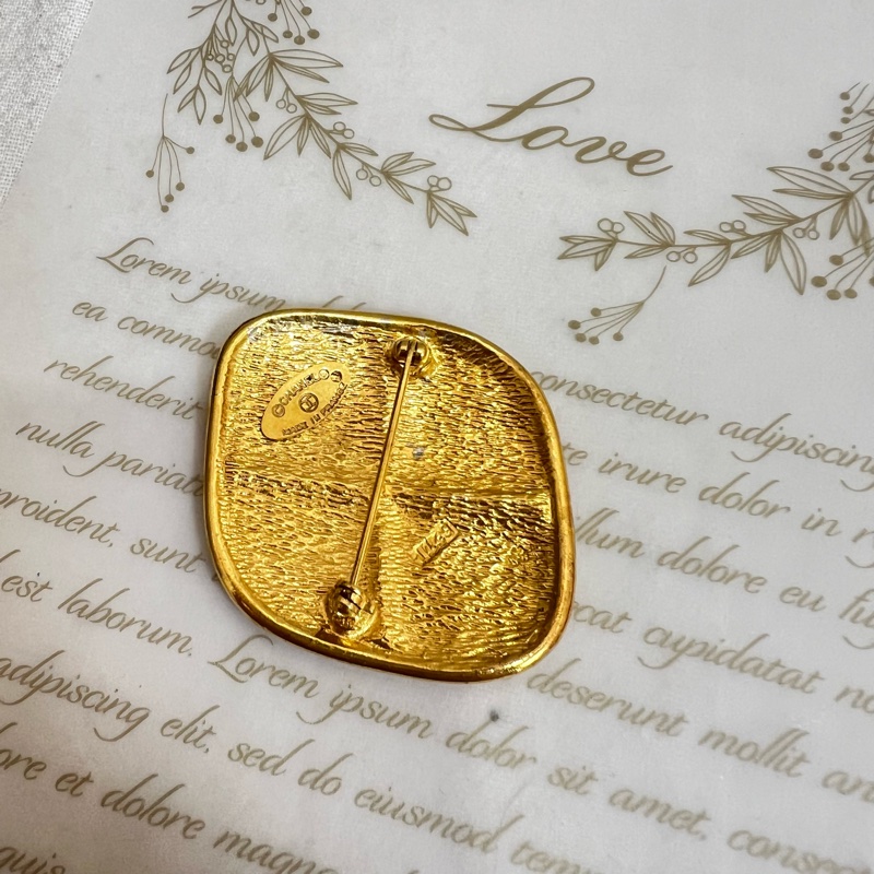 CHANEL 菱格紋胸針-2