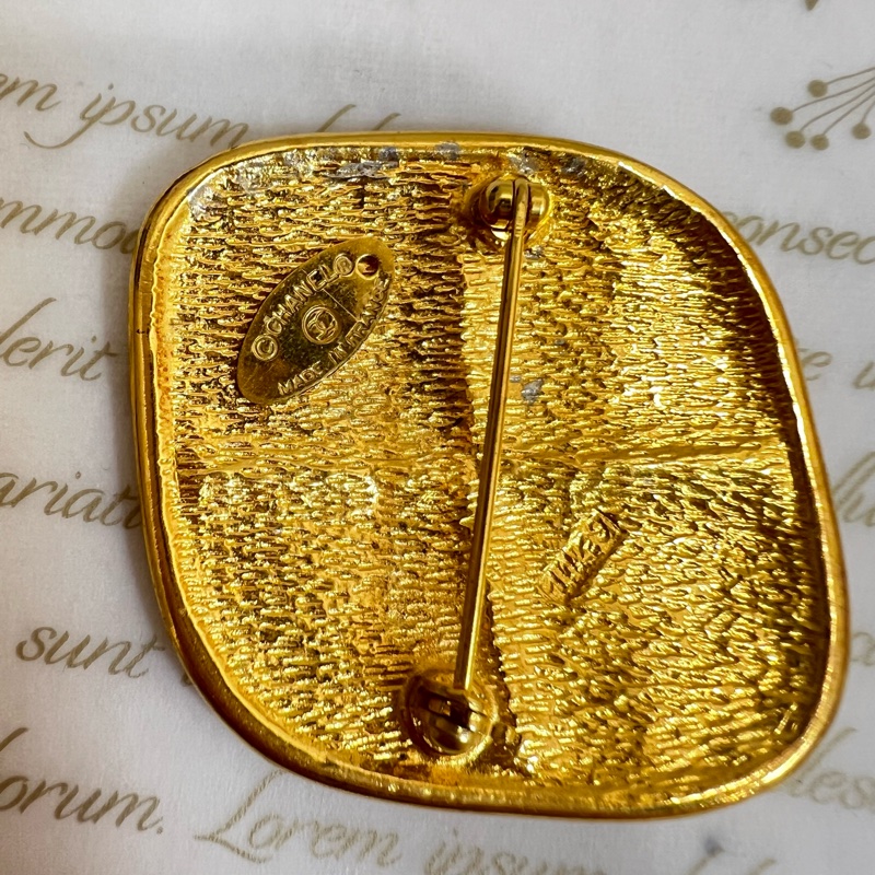 CHANEL 菱格紋胸針-3