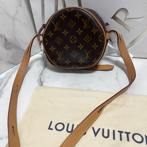 lv 圓餅包