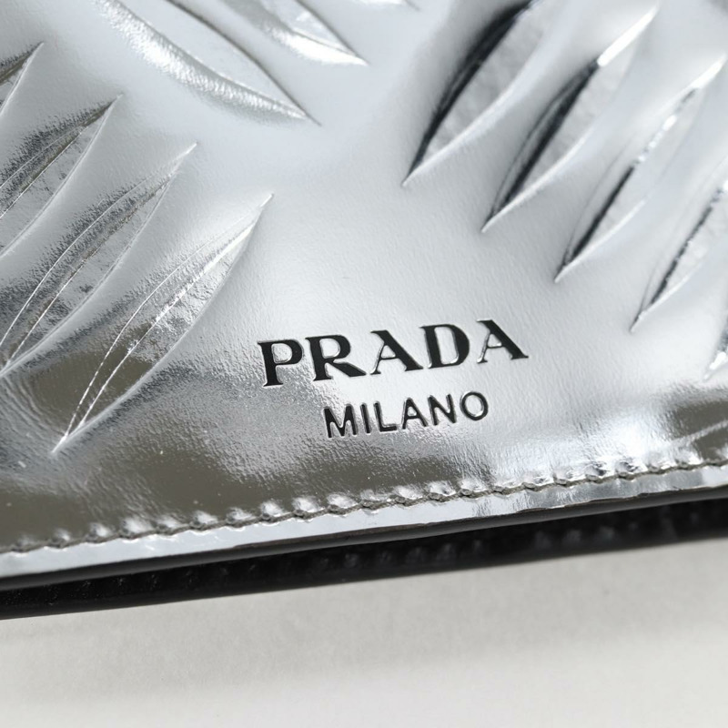 【日本直送】PRADA 皮夾 漆皮 銀色 正品 127893M-16
