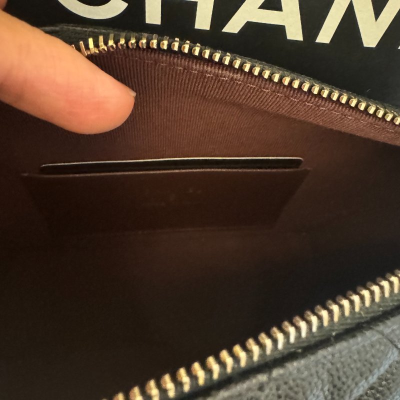 Chanel 黑色荔枝皮 淡金釦經典logo 飯盒包-4