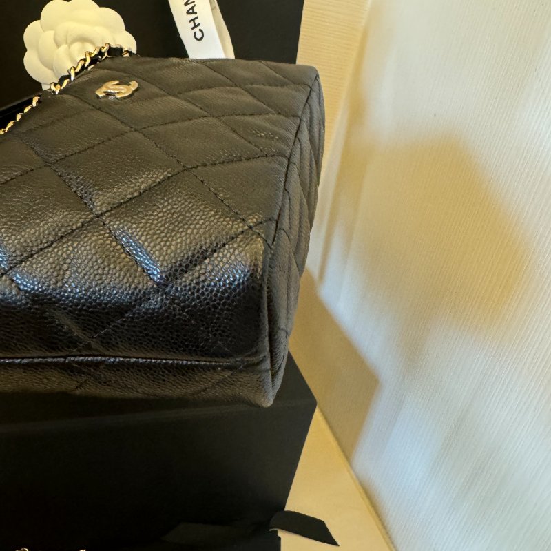 Chanel 黑色荔枝皮 淡金釦經典logo 飯盒包-6