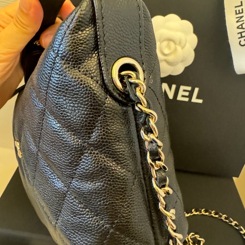 Chanel 黑色荔枝皮 淡金釦經典logo 飯盒包-7