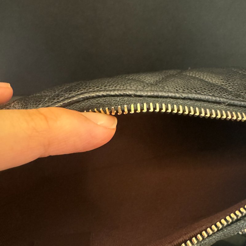 Chanel 黑色荔枝皮 淡金釦經典logo 飯盒包-12