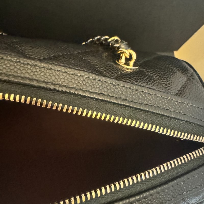 Chanel 25p 黑色荔枝皮 淡金釦經典logo 保齡球包-12