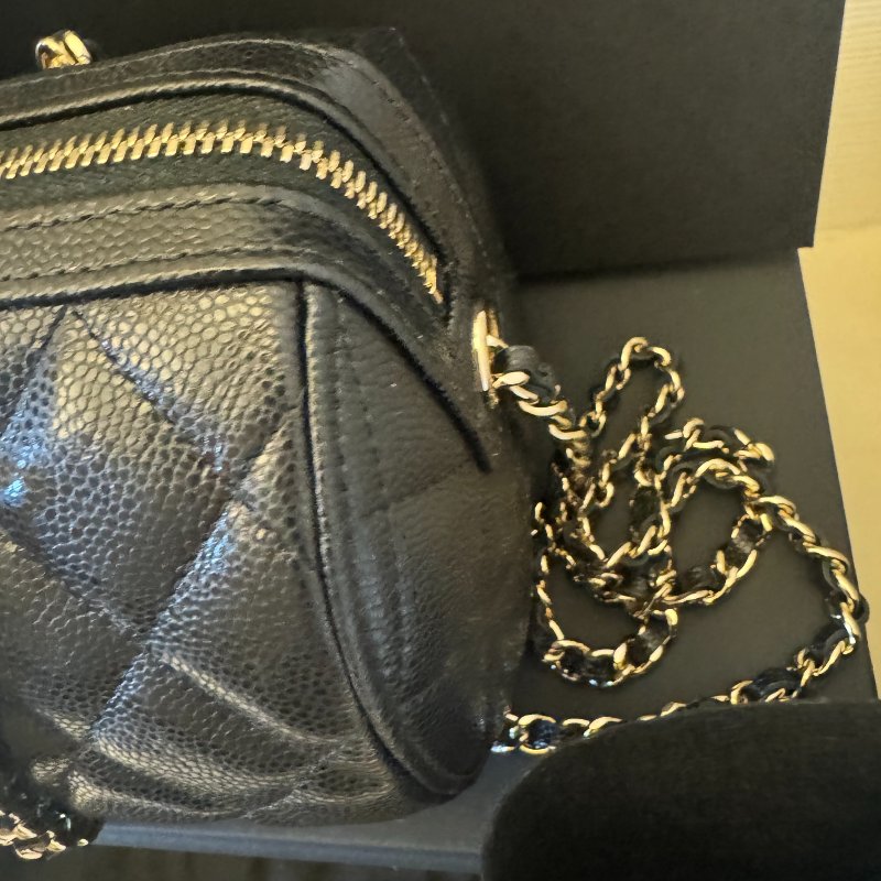 Chanel 25p 黑色荔枝皮 淡金釦經典logo 保齡球包-18