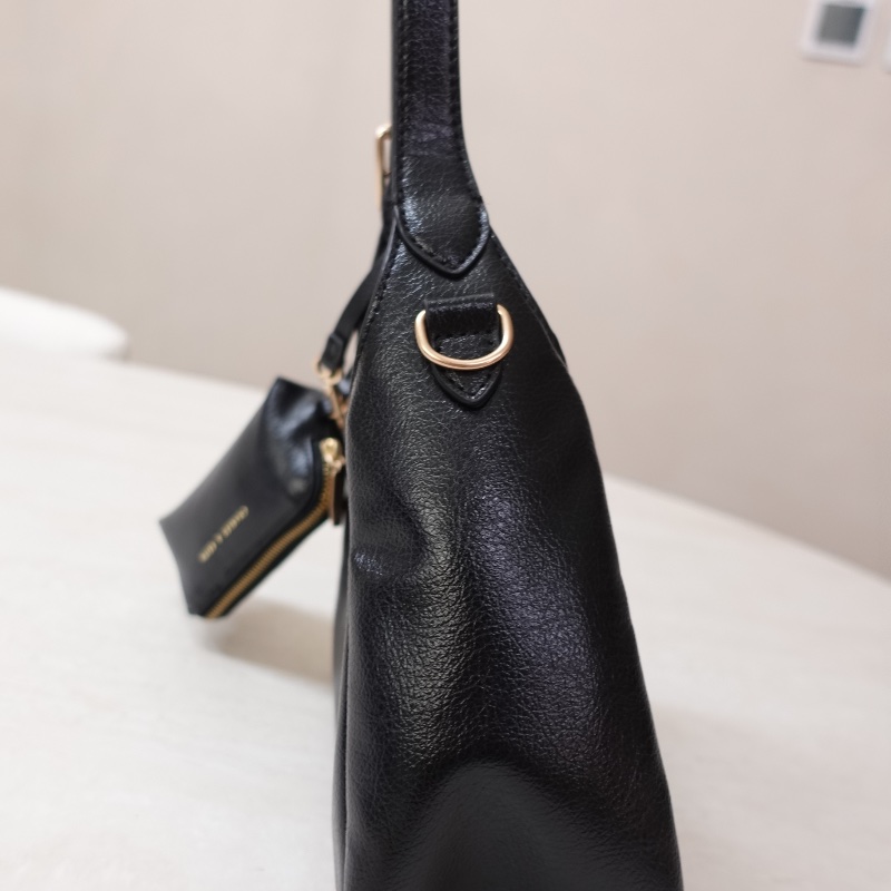 CHARLES & KEITH Buzz 三角小流浪包-6