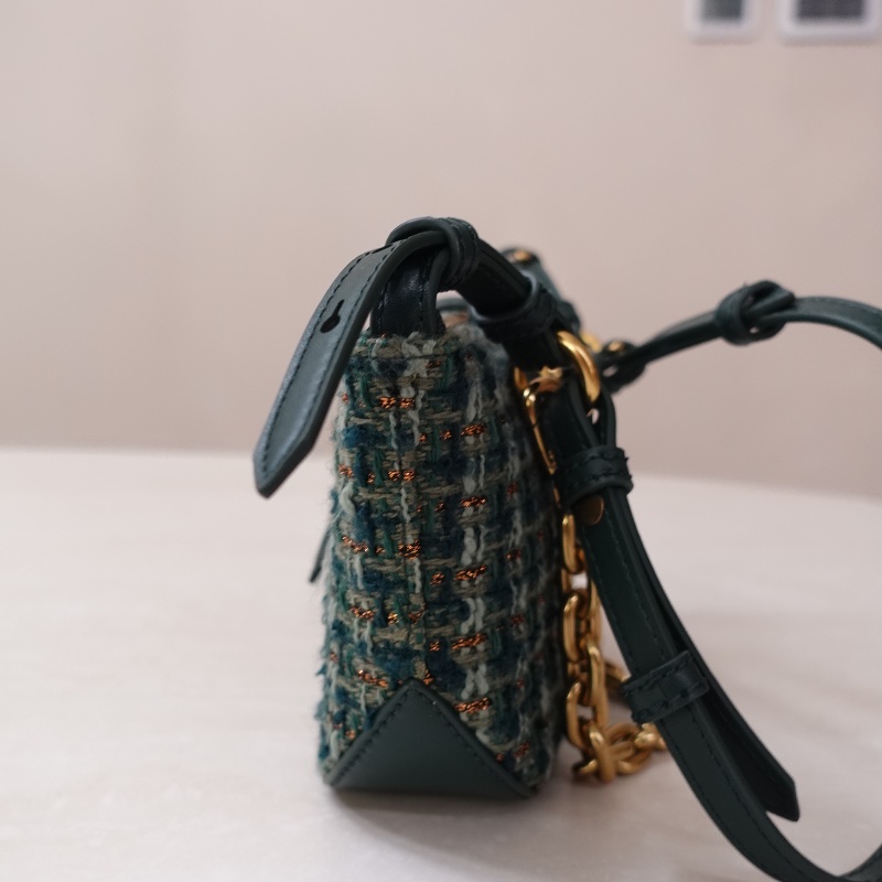 CHARLES & KEITH Trudy 皮帶金屬釦腋下包-綠色-7