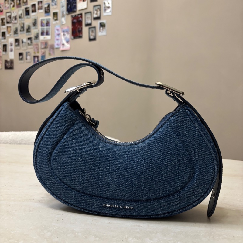 CHARLES & KEITH Petra 丹寧微笑肩背包-0