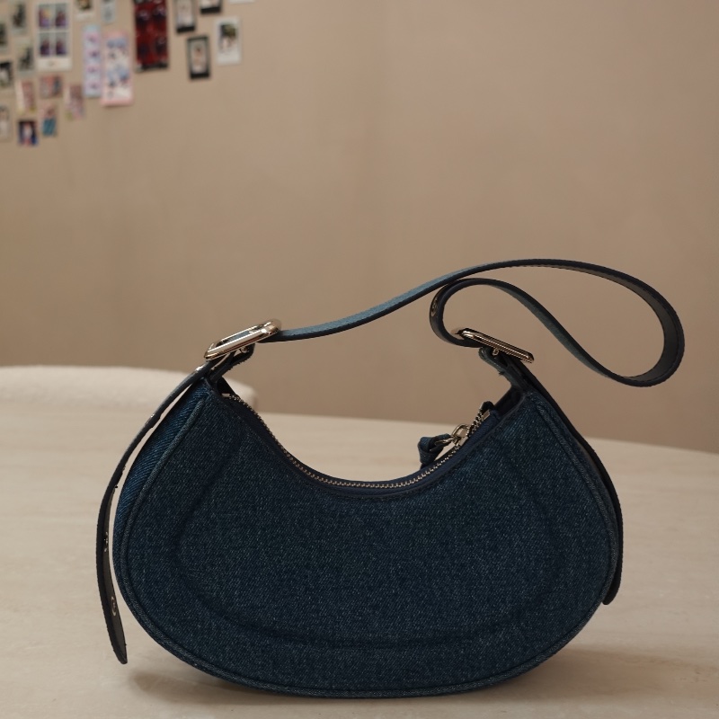 CHARLES & KEITH Petra 丹寧微笑肩背包-5