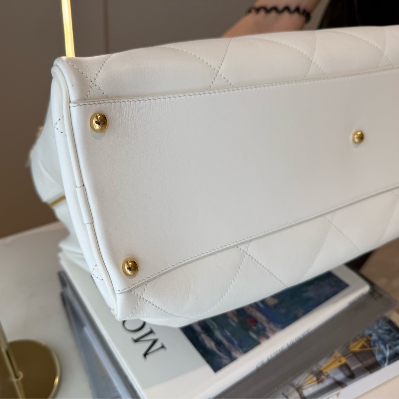 CHANEL 白色maxi保齡球包旅行袋 芯片款-2