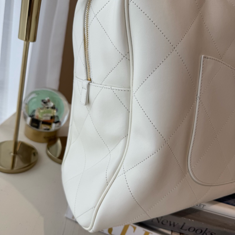CHANEL 白色maxi保齡球包旅行袋 芯片款-4