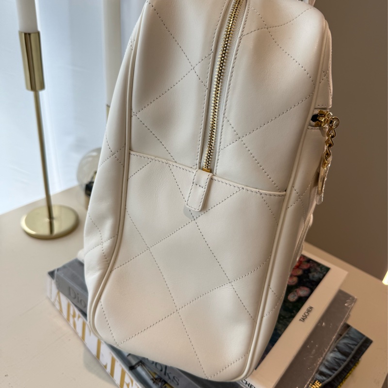 CHANEL 白色maxi保齡球包旅行袋 芯片款-5