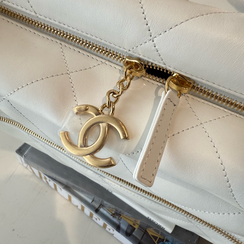 CHANEL 白色maxi保齡球包旅行袋 芯片款-8