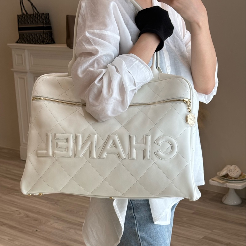 CHANEL 白色maxi保齡球包旅行袋 芯片款-9