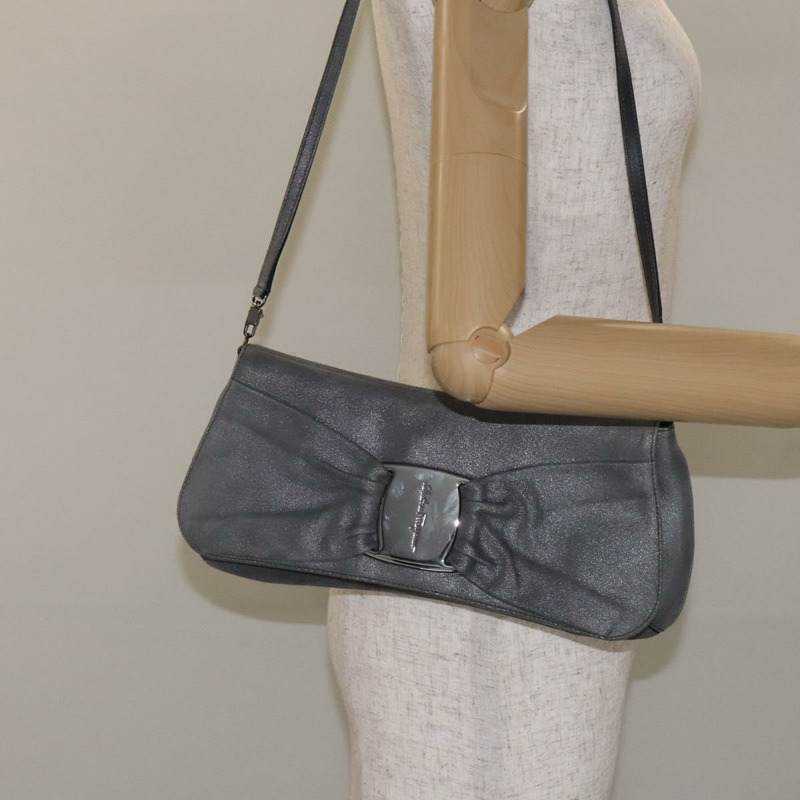 【日本直送】Salvatore Ferragamo Vala 單肩包 麂皮 灰色 銀色 正品 BA3518-19