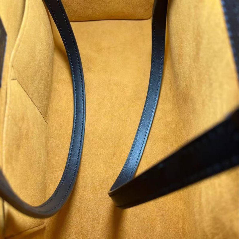 LV onthego 中號黑色全皮壓紋托特包 芯片款 35*27*14 全新 配件盒子塵袋-3