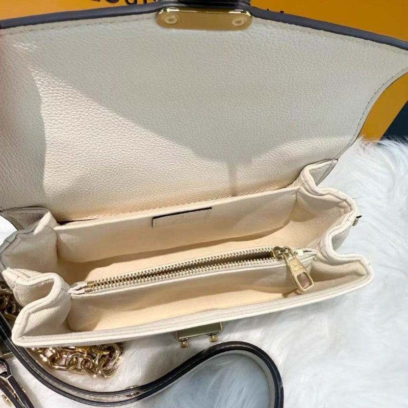 LV east west小郵差包 全皮壓紋奶白色 全新 配件盒子塵袋購證-3