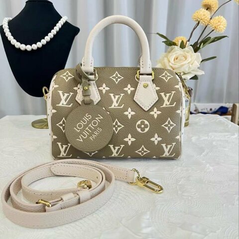 LV 酪梨綠拚白色 speedy20 春夏限定 芯片款 20*13*12 99新 配件塵袋
