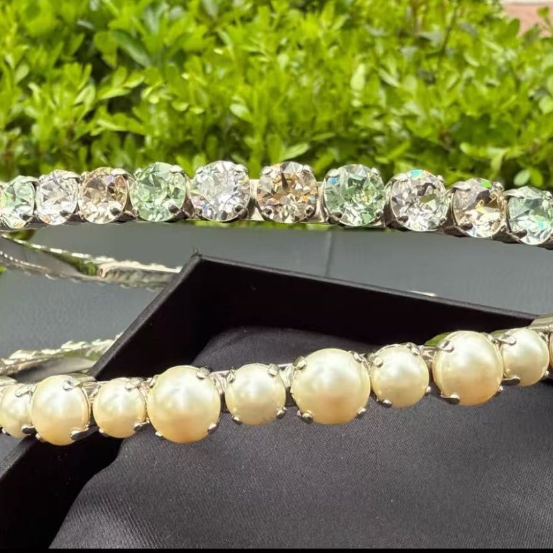 MIUMIU 銀色水鑽珍珠髮箍 99新配件塵袋盒子-1