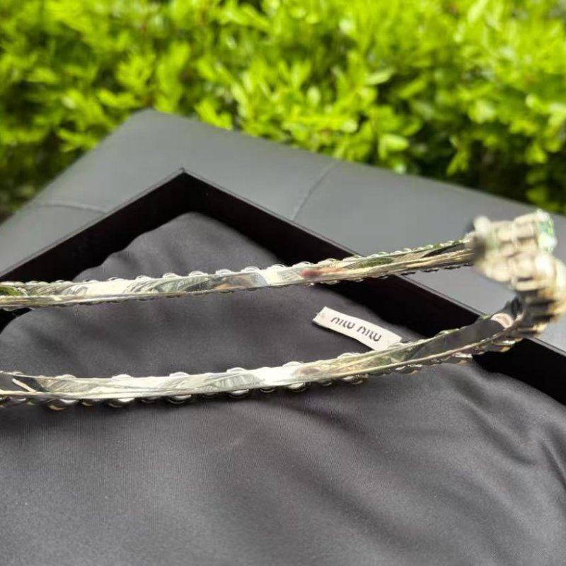 MIUMIU 銀色水鑽珍珠髮箍 99新配件塵袋盒子-4