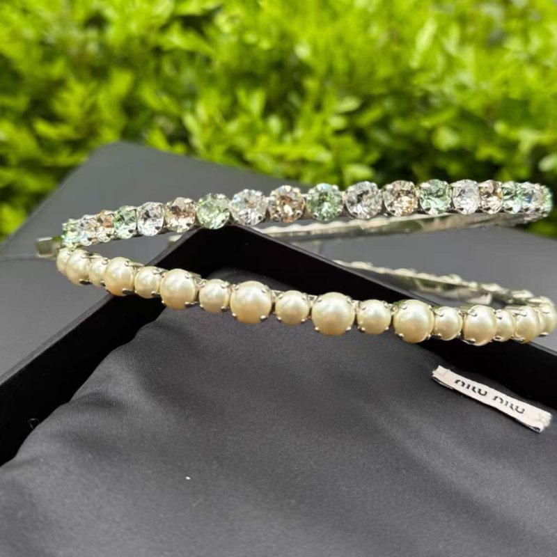 MIUMIU 銀色水鑽珍珠髮箍 99新配件塵袋盒子-5