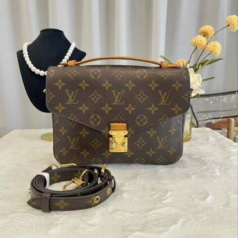 LV Pochette Metis 老花郵差包25*19*7 98新 配件塵袋