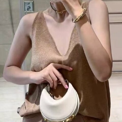 Fendi Graphy白色手腕包 16.5*14*5 98新配件塵袋
