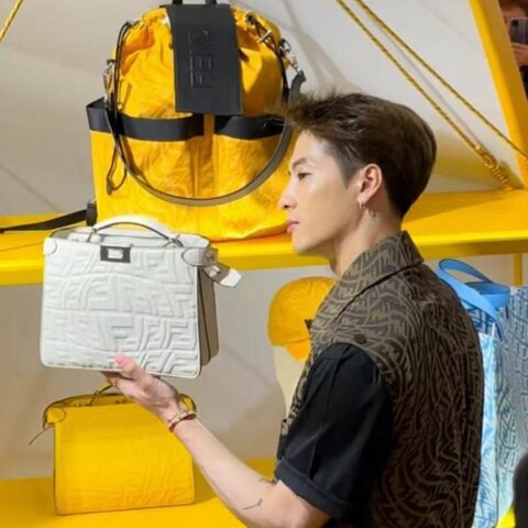 Fendi peekaboo iseeu mini膠囊系列白色FF壓紋 男女同款 26*25*10.5cm 全新配件塵袋