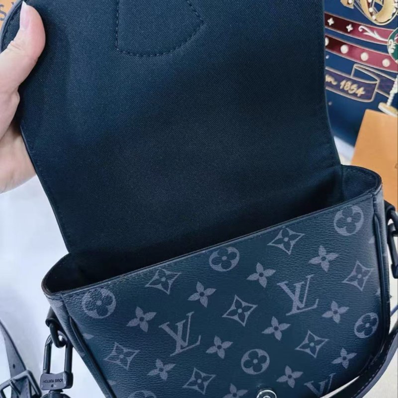 Lv 黑武士郵差包小號 MessengerMontsouris 男女同款 全新配件盒子塵袋購證-2