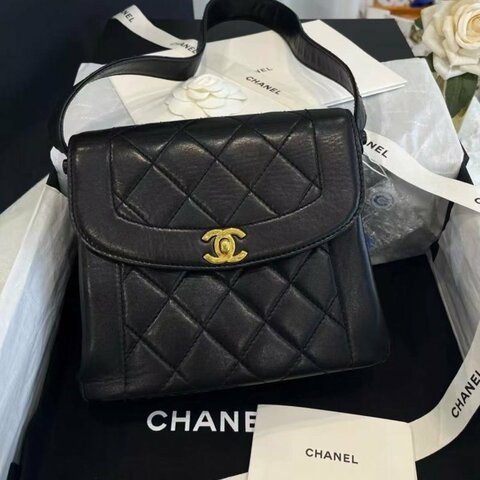Chanel 中古黑金荔枝紋牛皮黛妃Kelly腋下包 98新配件塵袋