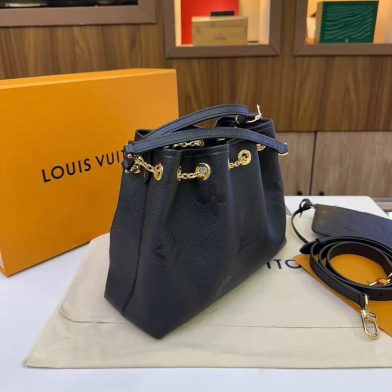 LV Bundle最新款黑金全皮水桶包 芯片款 全新配件齊全-2