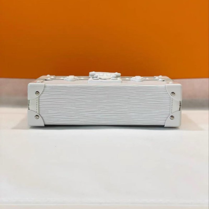 LV 限量版白雪公主PETITE MALLE系列硬盒子水波紋斜背包20*13cm 98新配件塵袋-2