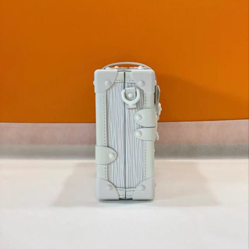 LV 限量版白雪公主PETITE MALLE系列硬盒子水波紋斜背包20*13cm 98新配件塵袋-3