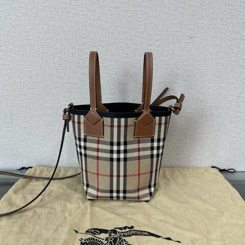 BURBERRY 格紋手提斜背水桶包 12*18*9 99新配件塵袋
