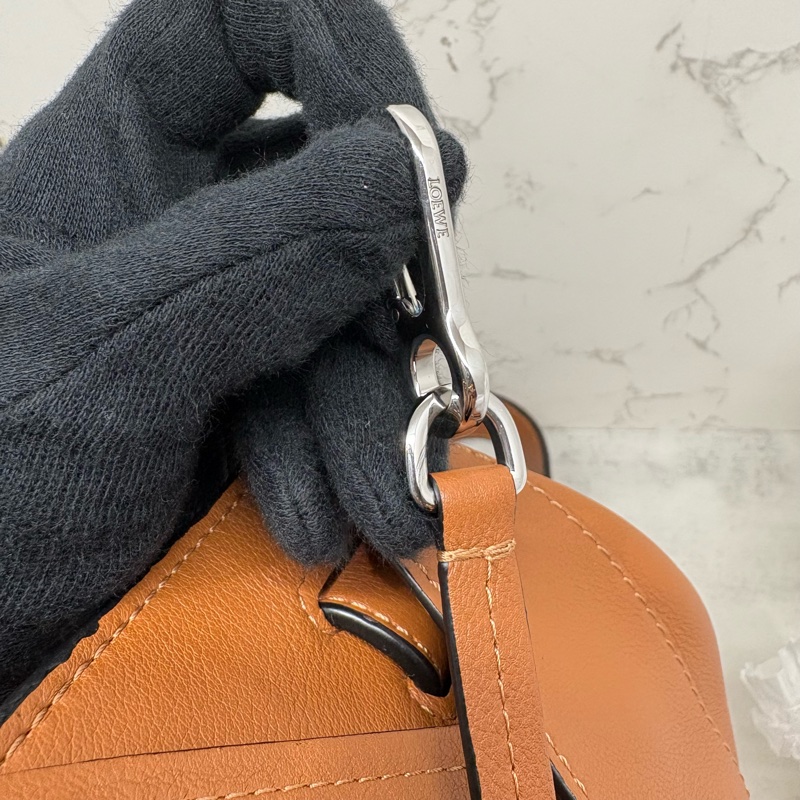 LOEWE羅意威｜Hammock Medium 子母吊床包 棕色焦糖色銀扣 中號-13