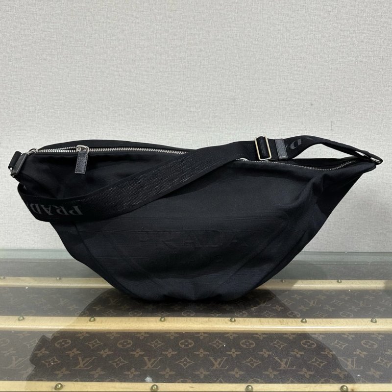 PRADA 22S系列黑銀帆布三角肩背斜背包 60*30*27 98新配件塵袋-0