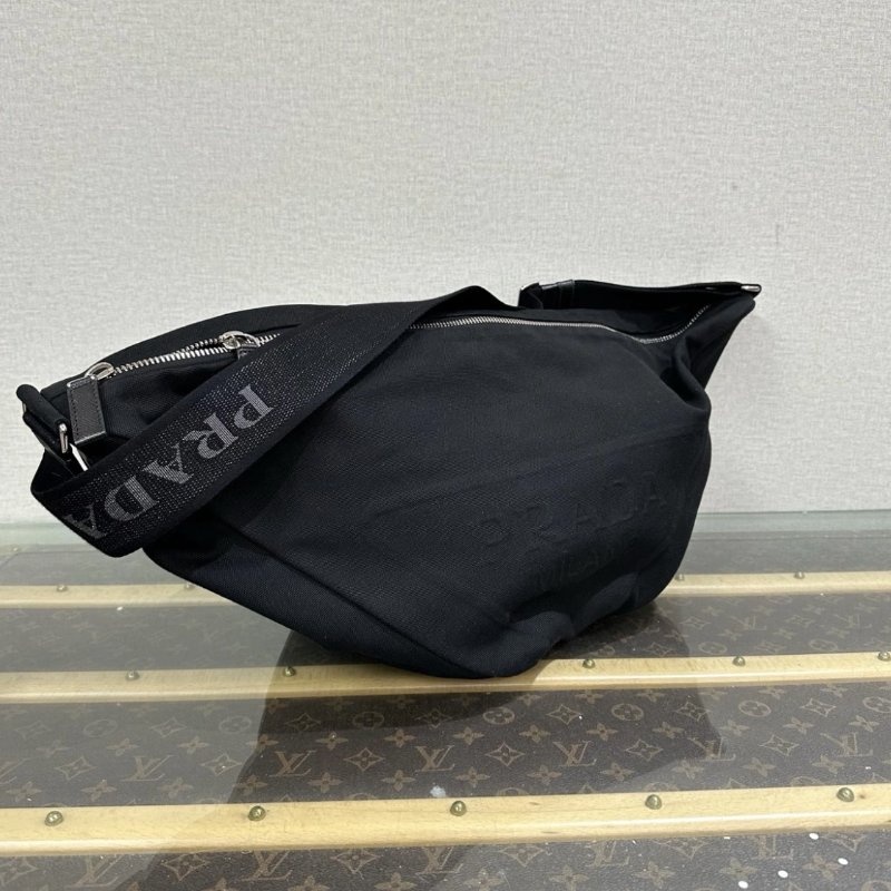 PRADA 22S系列黑銀帆布三角肩背斜背包 60*30*27 98新配件塵袋-1