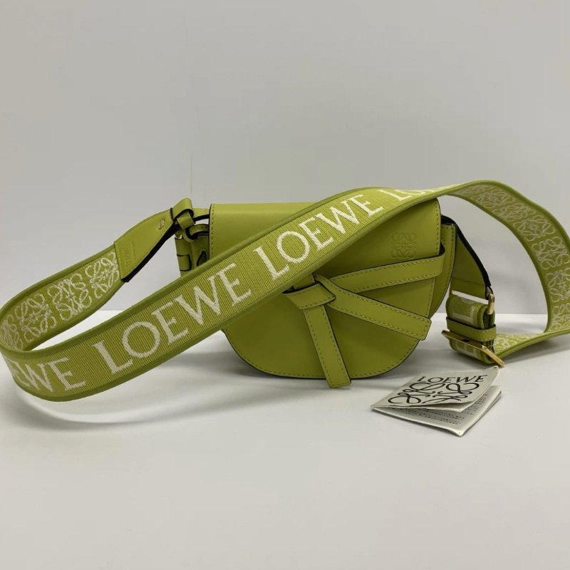 LOEWE mini馬鞍寬肩帶牛皮革肩背斜背包 21*12.5*9.5 98新配件塵袋-0