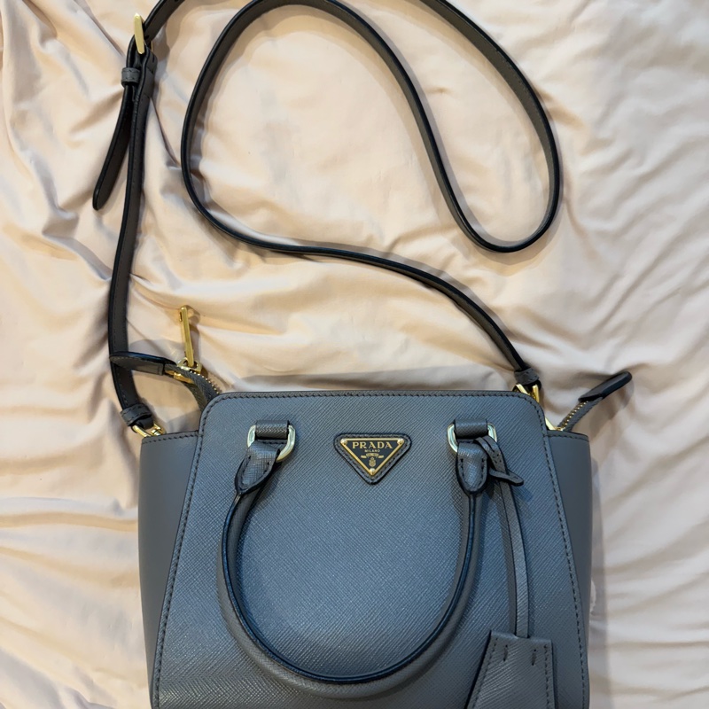 Prada Saffiano Cuir 小型手提包(灰色)-0
