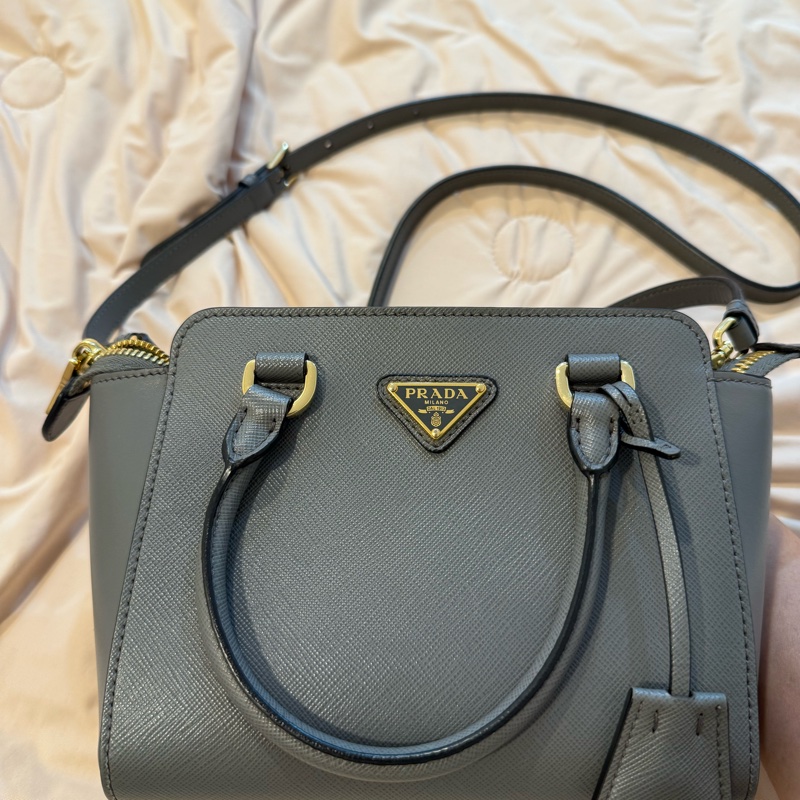 Prada Saffiano Cuir 小型手提包(灰色)-2