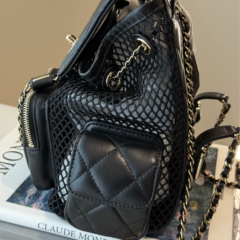 關穎同款❤️CHANEL 黑色簍空網眼雙肩包後背包-3