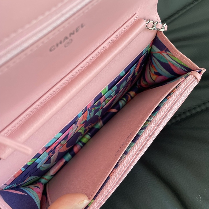 Chanel 季節限定粉色縫線woc鏈條包 附件卡 塵袋-1