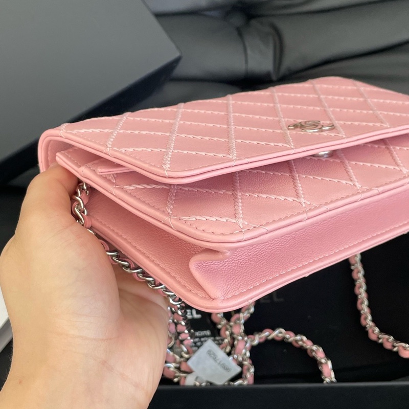 Chanel 季節限定粉色縫線woc鏈條包 附件卡 塵袋-7