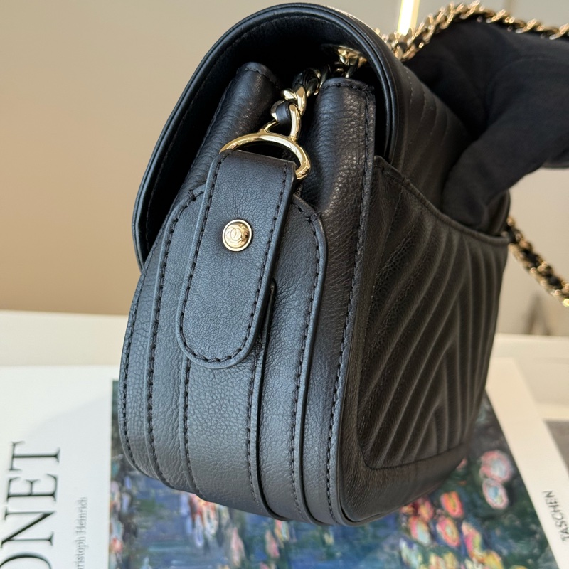 CHANEL 黑色山形紋V型單肩包 鏈條包口蓋包 26開-3