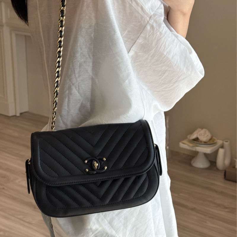 CHANEL 黑色山形紋V型單肩包 鏈條包口蓋包 26開-9