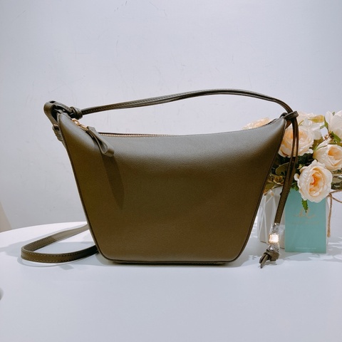 TW4427 Loewe 羅意威 迷妳 肩背包Mini Hammock Hobo Calfskin Green
